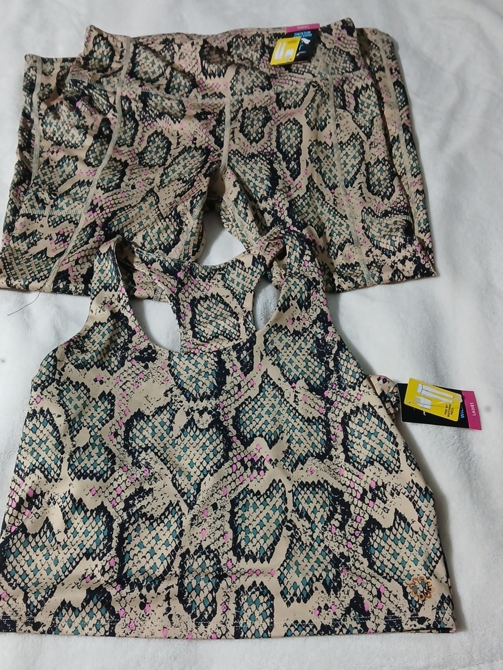 Pro Player Beige Snake Print Sports Bra & Shorts Set with Teal and Pink Accents